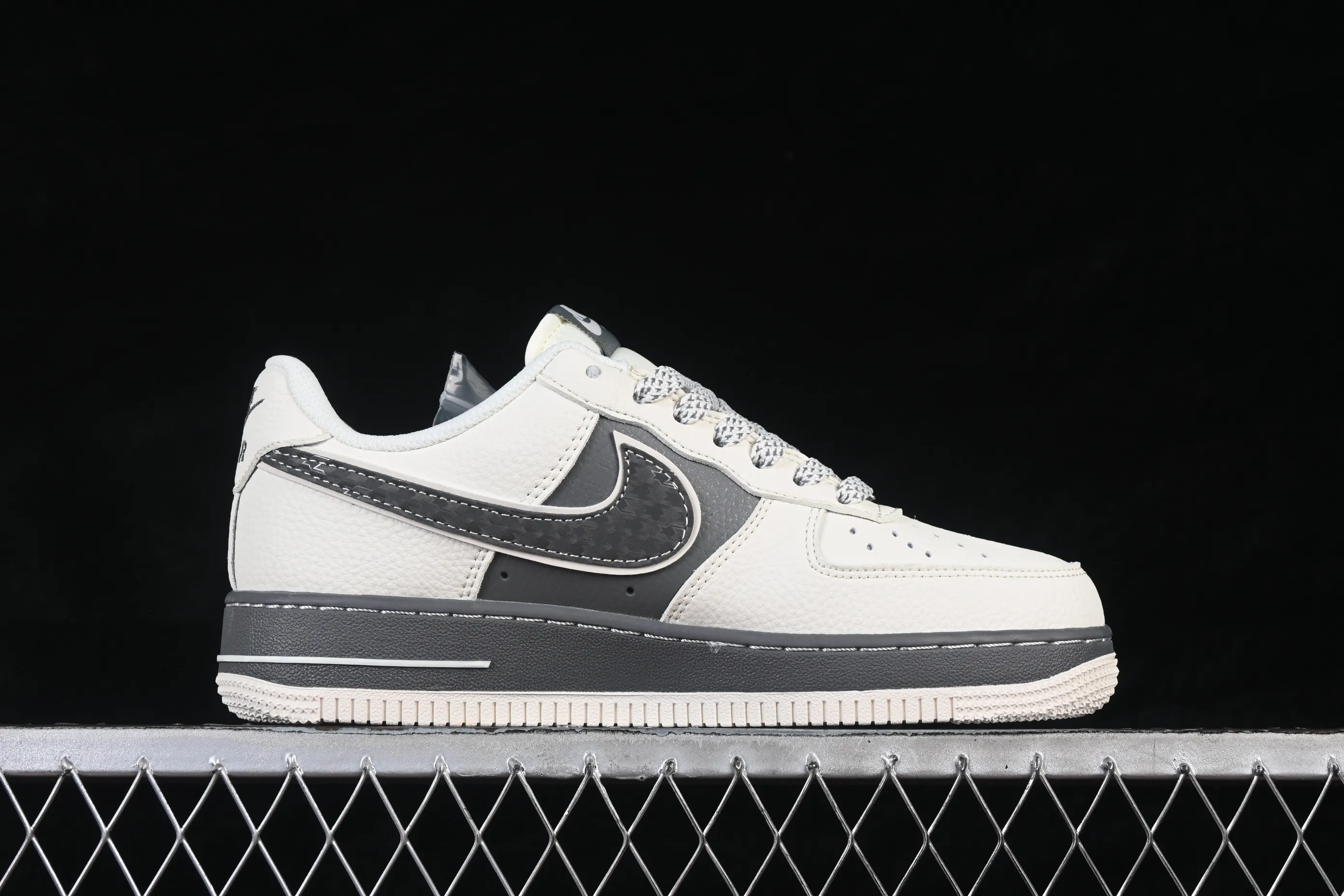 All categories Nk Air Force 1 Air Force series Nk Air Force 1 Low Air Force low-top Nike Air Force 1'07 Low off-white and dark gray Air Force 1 low-top casual sneakers SM6668-107